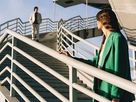 Frau Mann Treppe Gleichstellung Gender Pay Gap