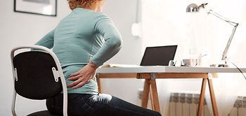 Frau Rückenschmerzen