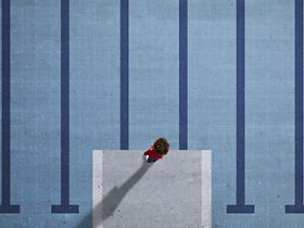 Frau Schwimmbad von oben