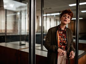 Führungskraft Frau Chefin Misstrauen Skepsis