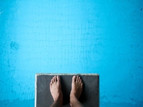 Füße auf Sprungbrett