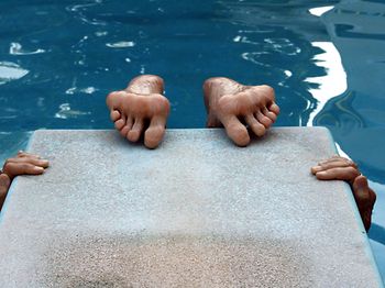 Füße und Wasser
