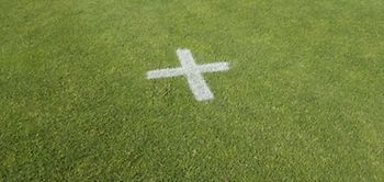 Fußball Rasen Markierung Elfmeter Grenze
