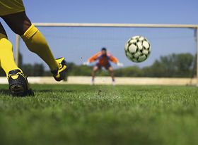 Fussballspieler bei Elfmeter