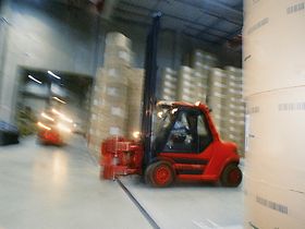 Gabelstapler im Lager