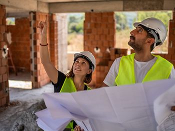 gebaeudeplanung_baustelle_innenraum_planbesprechung