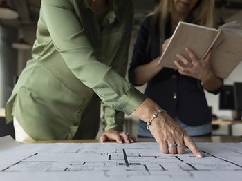 gebaeudeplanung_entwurfsbesprechung_arbeitsplatz