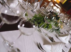 Gedeckte Tafel, Glaeser, Bestecke