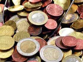 Geld Münzen mit Schaufel