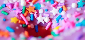 Gendern: Bunter Donut mit Sternchen