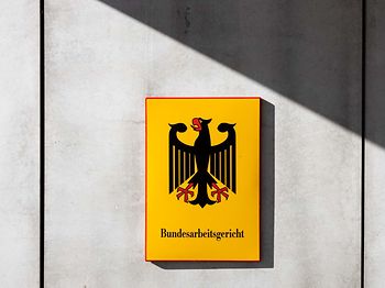 Gerichte_Behoerden_Bundesarbeitsgericht_Emblem_Wand
