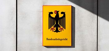 Gerichte_Behoerden_Bundesarbeitsgericht_Emblem_Wand