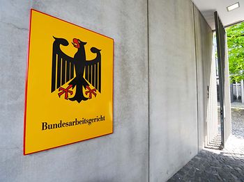 Gerichte_Behoerden_Bundesarbeitsgericht_Schild_Aussen