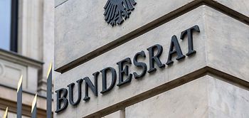 Gerichte_Behoerden_Bundesrat_Schriftzug_Fassade