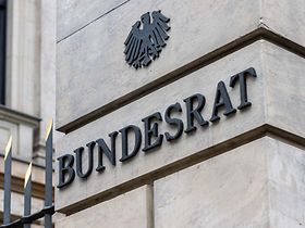 Gerichte_Behoerden_Bundesrat_Schriftzug_Fassade