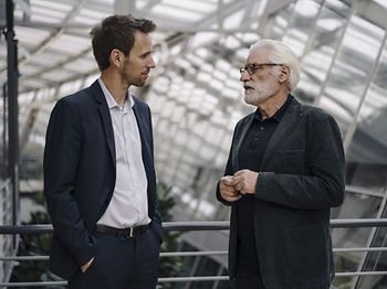 Geschäftsmänner unterhalten sich