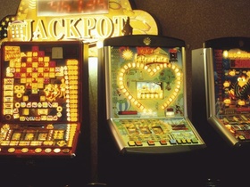 Spielautomaten in Spielsalon