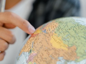 Globus Erde Hand Suche