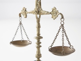 Goldene Waage Querformat