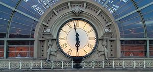 große Bahnhofs Uhr