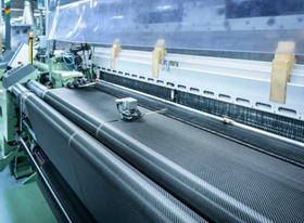 Große Maschine mit vielen Rohren