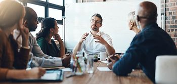 Gruppe Gespräch Person Tabelle Büro Gruppe 