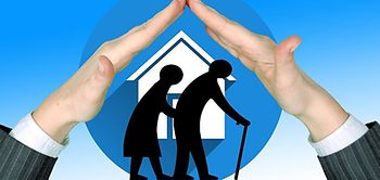 Hände schützend Haus alte Leute