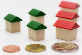 Häuser Häuschen Modell-Haus Geld Münzen Budget