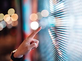Hand LED Bildschirm Bokeh