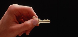 Schlüssel für Schließanlage verloren: Wer muss zahlen?