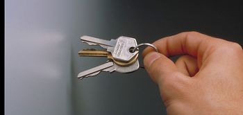 Hand mit Schlüsselbund