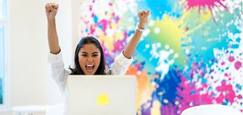 Handel Aktien Frau Laptop Erfolg Gewinn