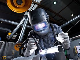 Handschweißer als Fachkräfte bei HAI