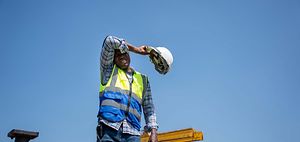 Hitze_Bauarbeiter_Hitzestress_Aussenarbeit