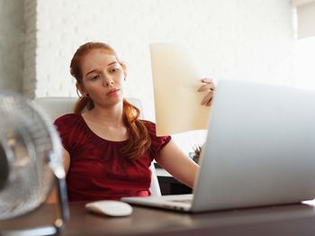 Hitze_Buero_Faechern_Homeoffice