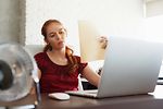Hitze_Buero_Faechern_Homeoffice