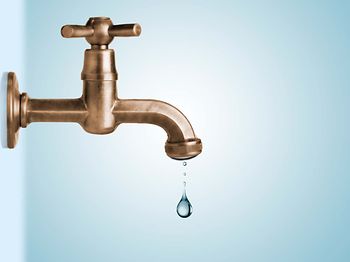 Hitze_Wasserknappheit_Tropfender_Wasserhahn