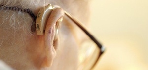 Sturz auf dem Weg zum Hörgeräteakustiker ist kein Arbeitsunfall