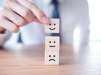 Holzklötze Stapeln Smilies Hand