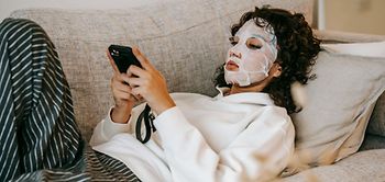 Homeoffice Work-Life-Balance Smartphone Couch