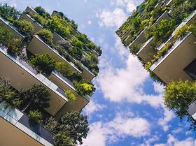 Immobilie Hochhaus begrünt Green Building Himmel