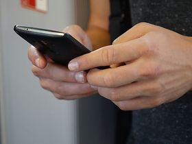 In Smartphone tippen