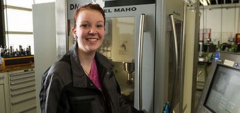 Industriemechanikerin am KIT