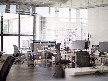 Inneneinrichtung von einem offenen Büro