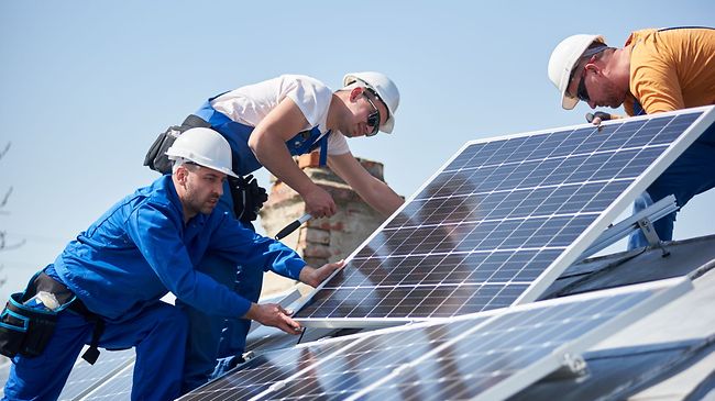 Installation Solarpanel Team Elektriker Ingenieure Dach