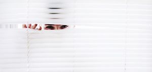 Jalousie Rollo Augen Blick