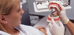 Einkommen der Zahnärzte: Mehr Honorar für Zahnersatz 