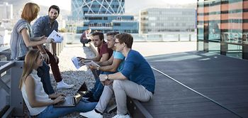 Junge Menschen Leute Dachterrasse Büro
