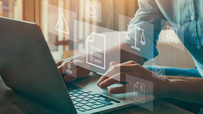 Jurist Law Recht Gutachten Laptop