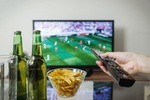 Kabel TV Fernseher Fußball Chips Bier Füße